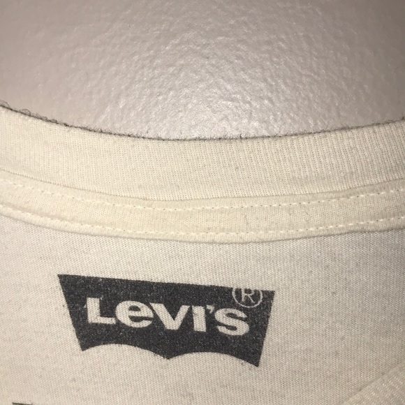 White Levi Strauss T-Shirt with Design Size Medium - Picture 3 of 3
